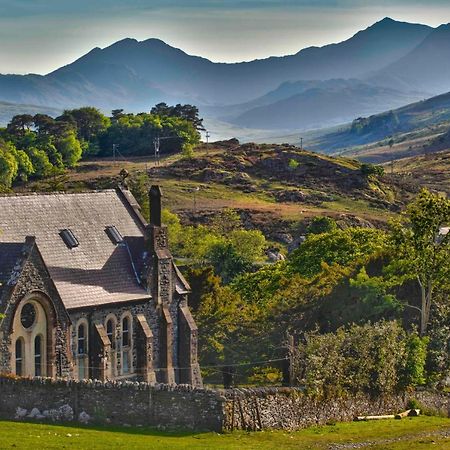 Mountain Church Capel Curig Exteriör bild